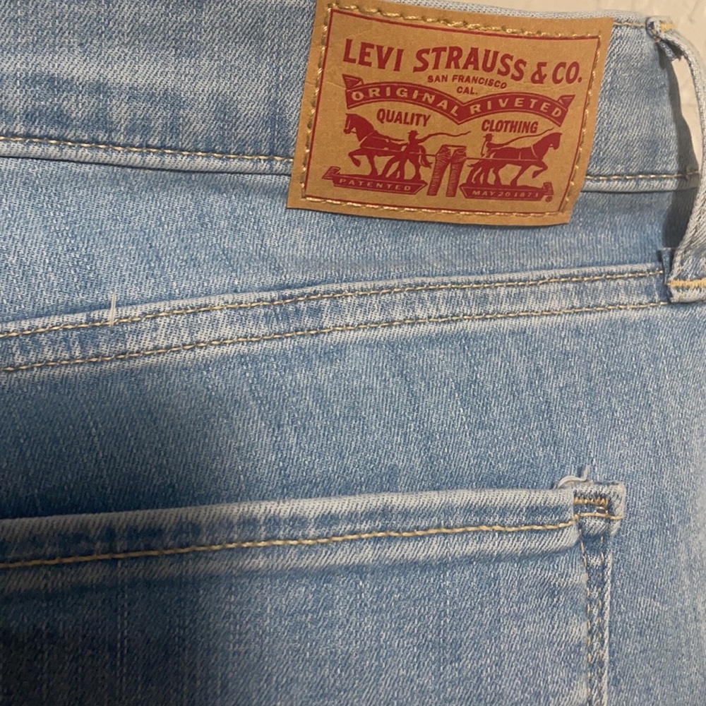 Levi Jeans - Picture 2 of 5